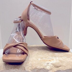 NWOB Sz 9.5 Anne Klein iflex Jayna Nude Open Toe Ankle Strap Heeled Sandals